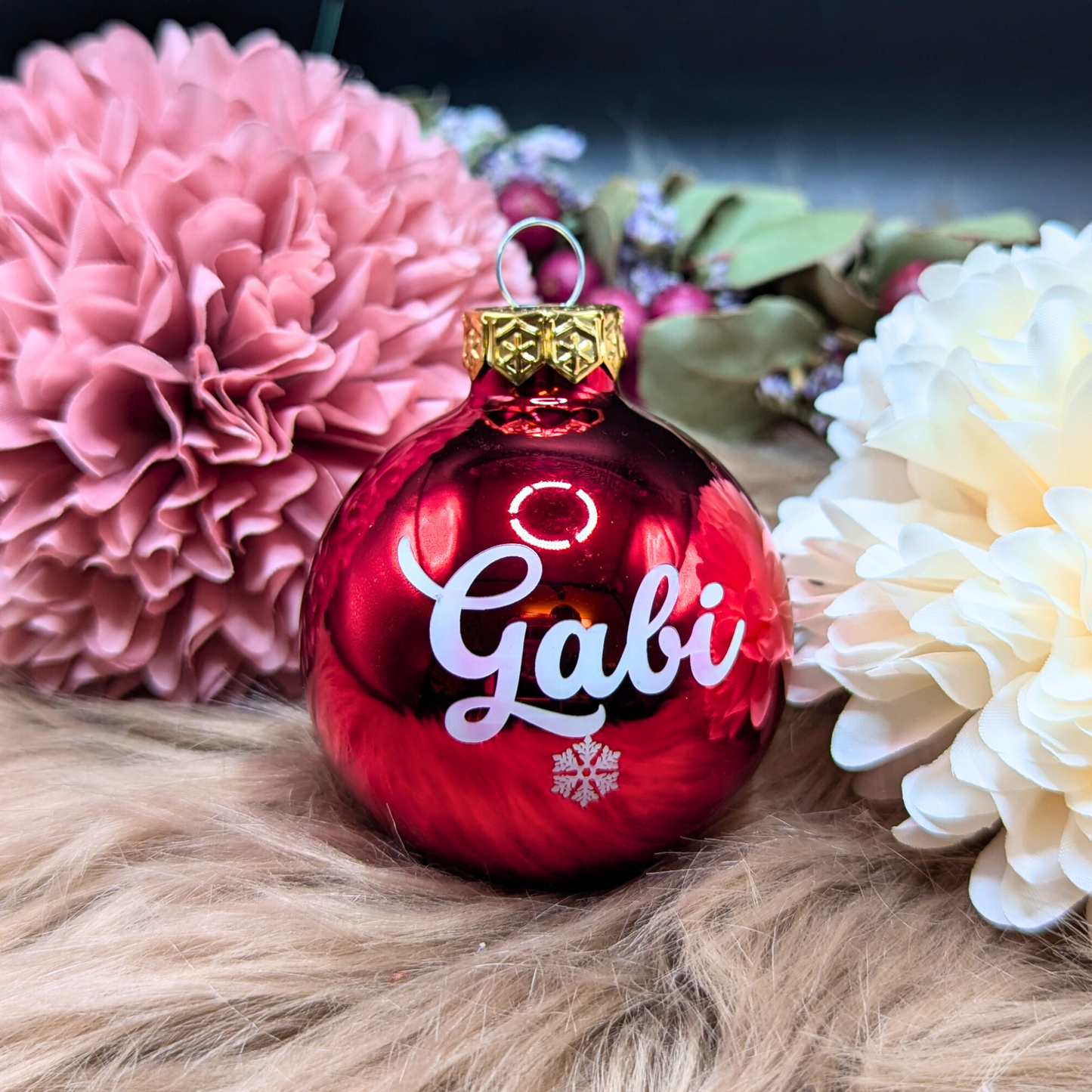 Weihnachtskugel mit Name & Schneeflockenmotiv – Personalisiert & festlich