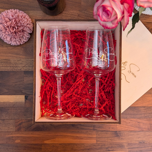 Personalisiertes Weinglas Set mit Gravur – 2 Rotweingläser + Holzbox mit Namen & Datum – Hochzeitsgeschenk, Valentinstag, Jahrestag, Verlobung, Brautpaar